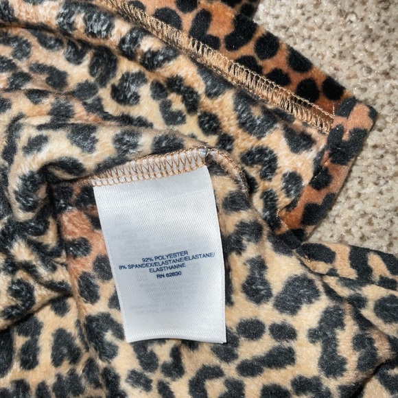 Lands End NWOT Leopard casual pant/shirt set. Size medium - Picture 4 of 6